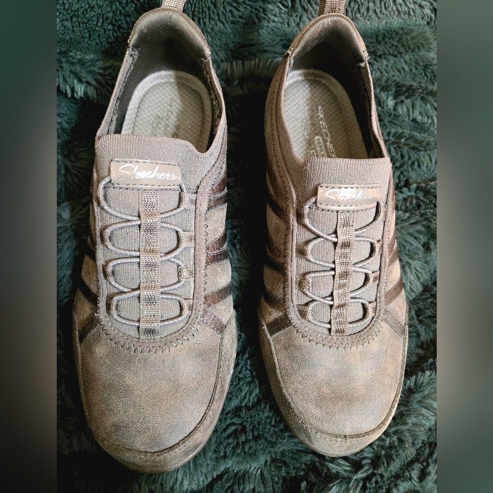 Skechers slip ons